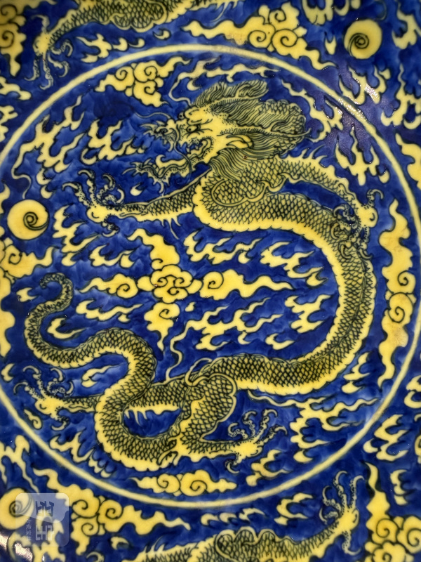 清康熙 青花地黄彩云龙纹盘 - 图4